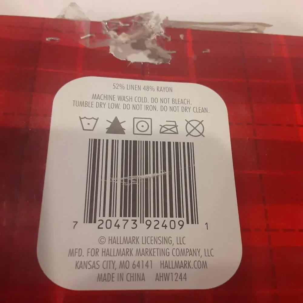 Hallmark Christmas Table Runner Reindeer /Snowflakes 12